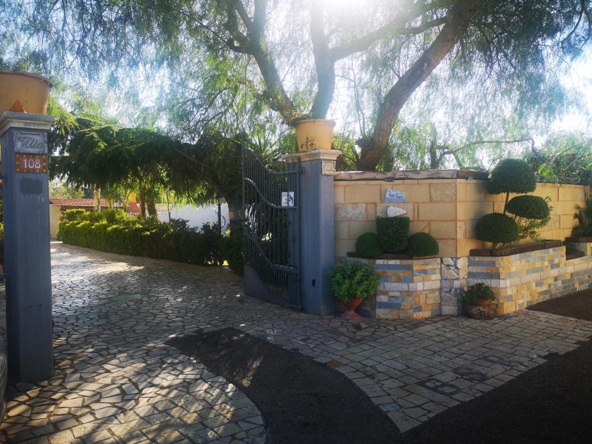 Villa Girasole モンテローニ・ディ・レッチェ エクステリア 写真